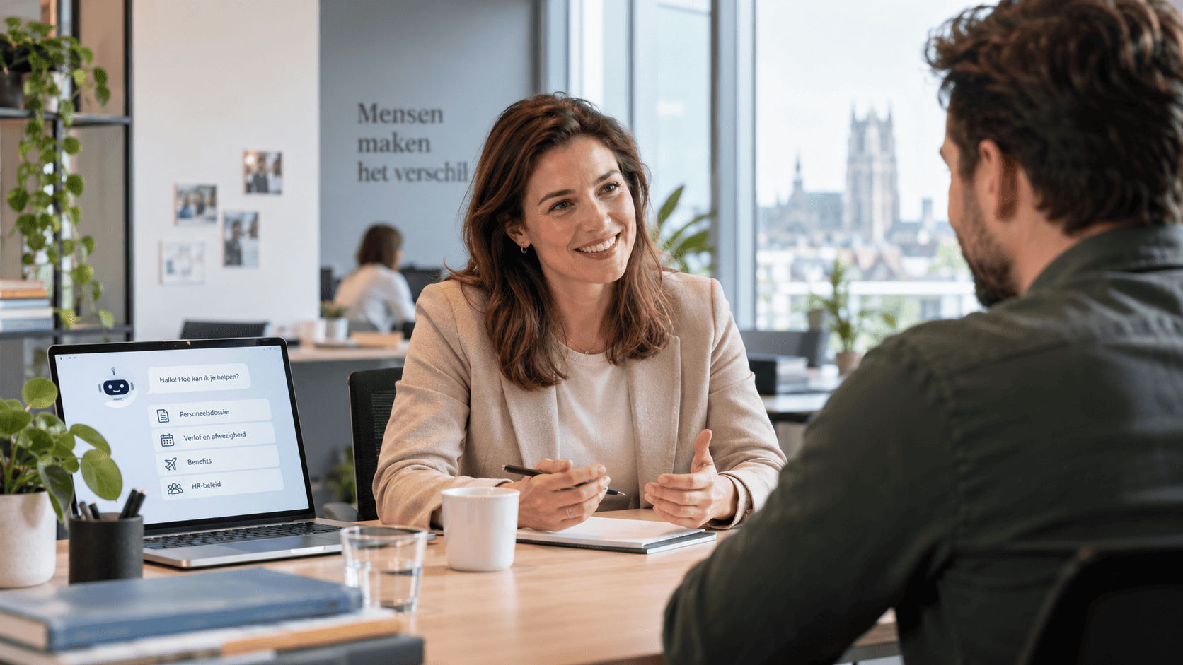 Wij vinden persoonlijke dienstverlening te belangrijk voor een AI HR Helpdesk